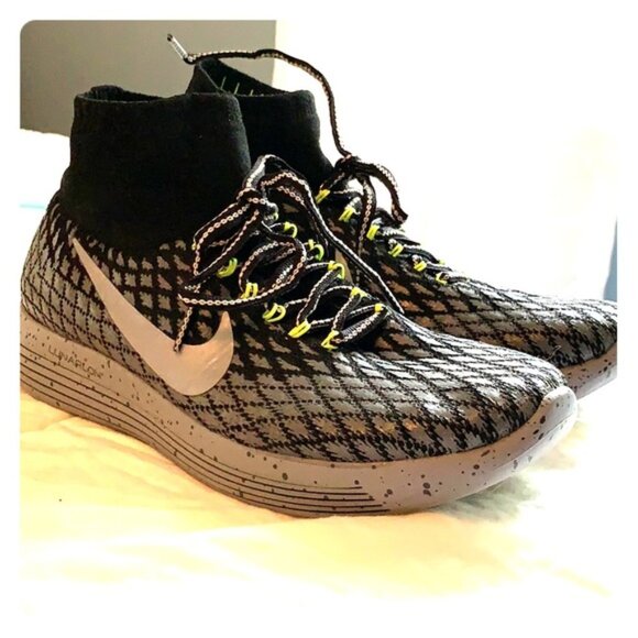 Nike lunar epic flyknit shield. Size 8.5 - Picture 2 of 4